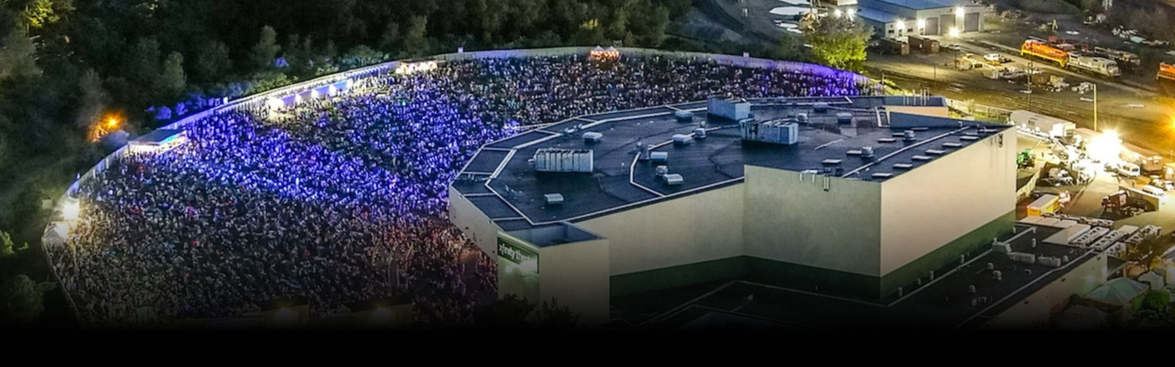 view of the crowd at xfinity theatre 